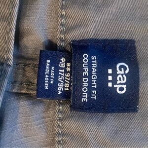 Gap straight fit men’s pants. 38x32. Sharp!!